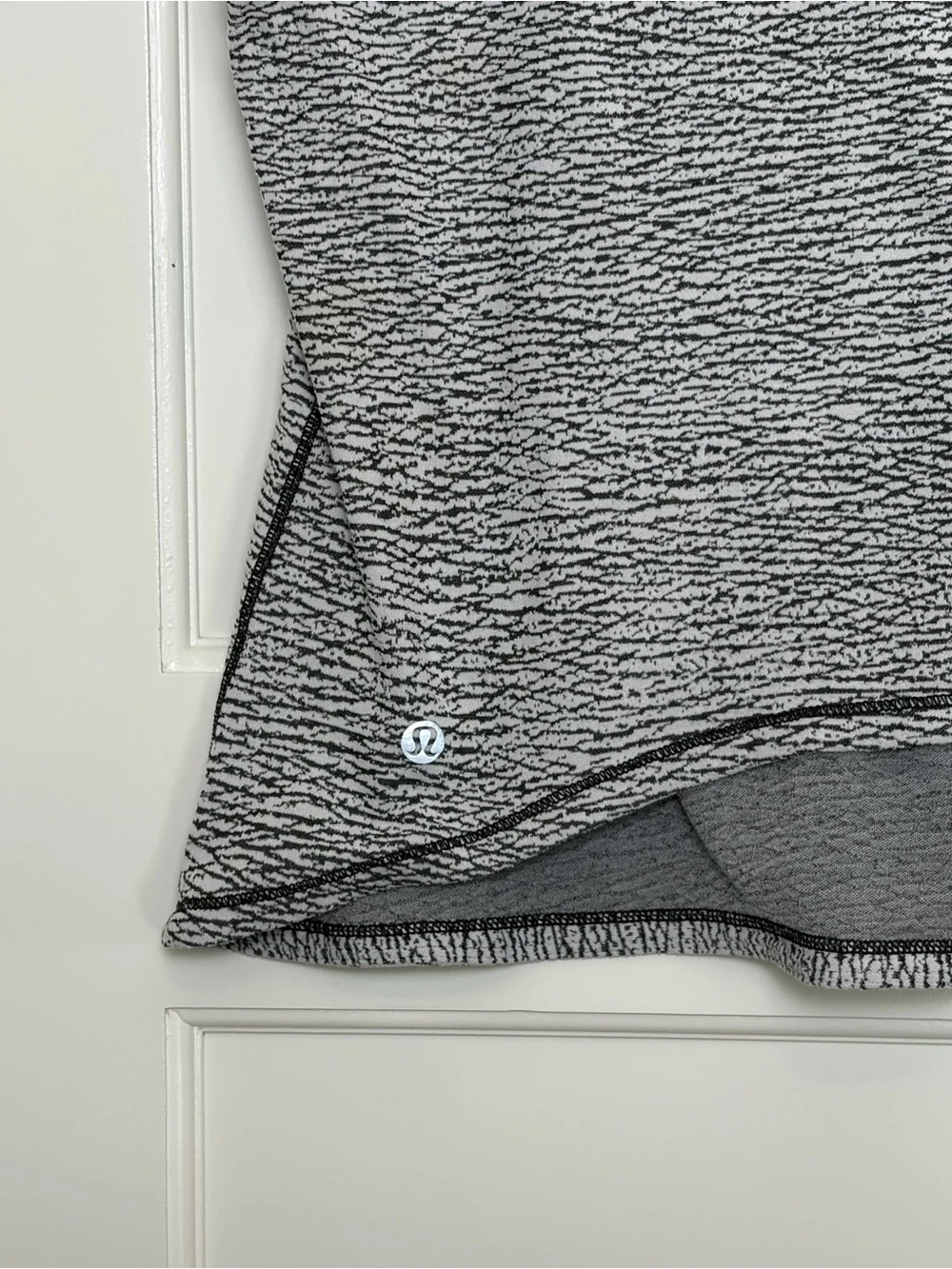 Lululemon Squad Goals Tank in Black & White (Med)